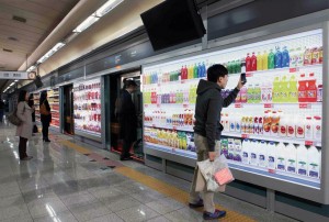 Новая реальность: Покупайте продукты онлайн прямо в метро!